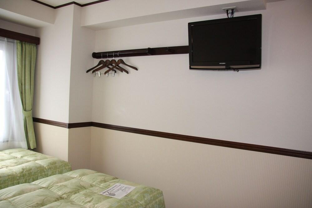 Toyoko Inn Osaka Itami Airport Тоёнака Экстерьер фото