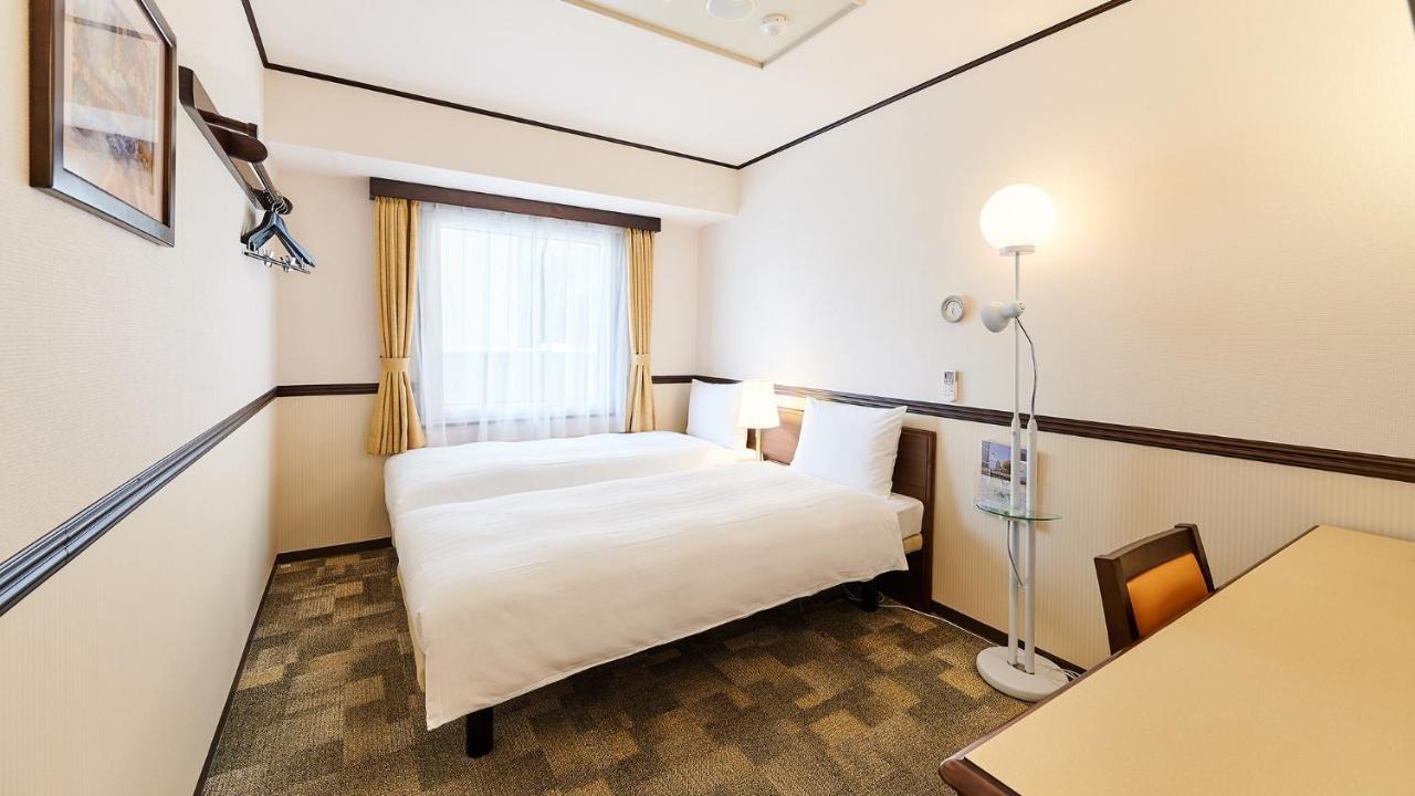Toyoko Inn Osaka Itami Airport Тоёнака Экстерьер фото