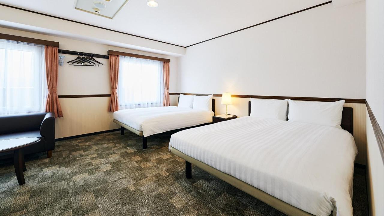 Toyoko Inn Osaka Itami Airport Тоёнака Экстерьер фото