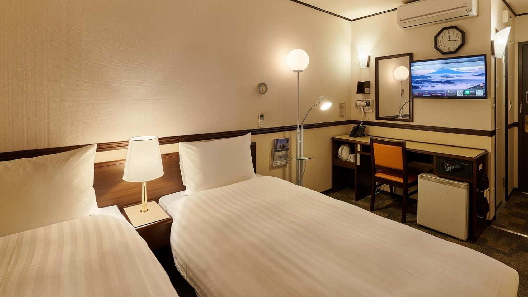 Toyoko Inn Osaka Itami Airport Тоёнака Номер фото