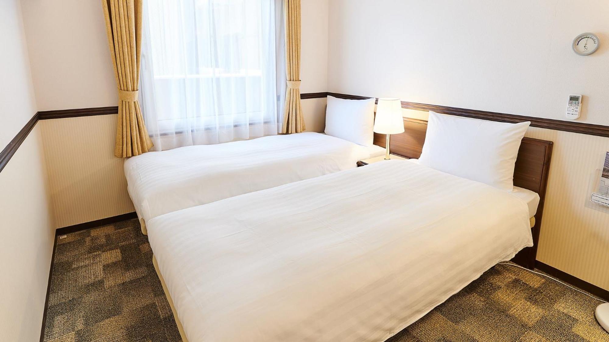 Toyoko Inn Osaka Itami Airport Тоёнака Номер фото