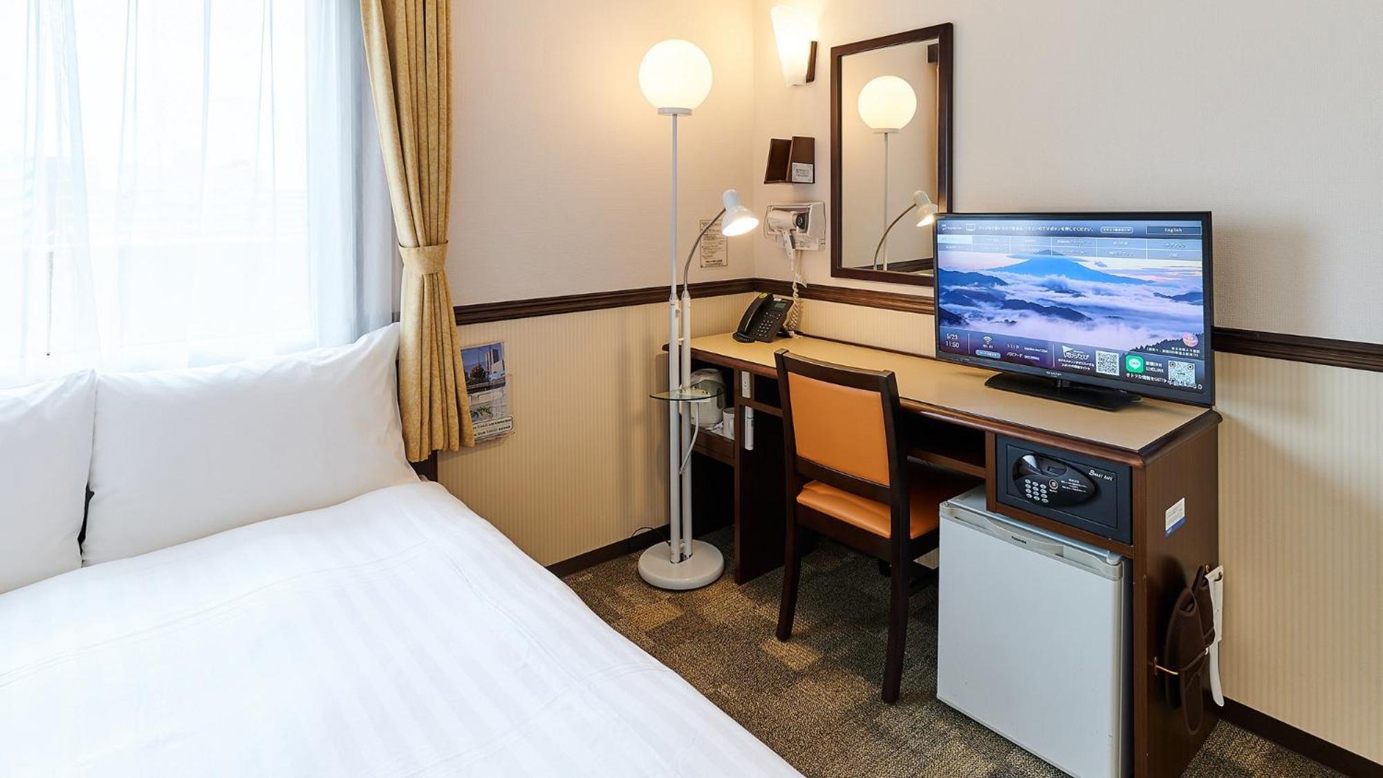 Toyoko Inn Osaka Itami Airport Тоёнака Номер фото