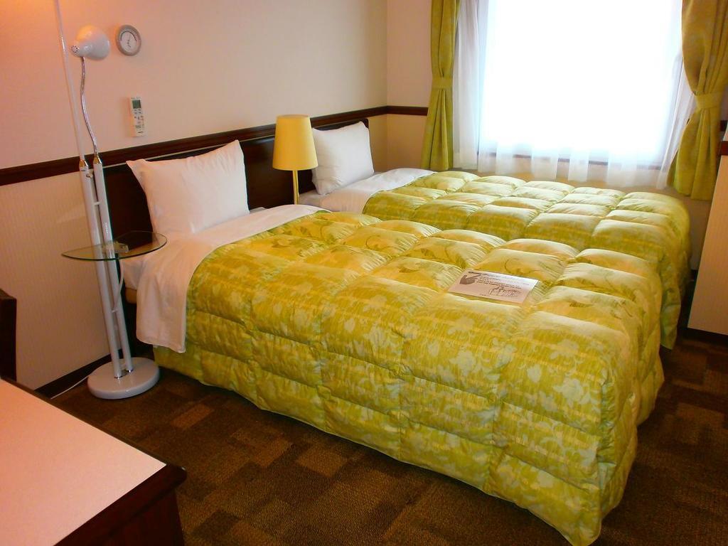 Toyoko Inn Osaka Itami Airport Тоёнака Экстерьер фото